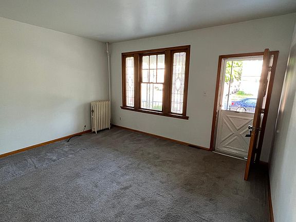 2nd image of 109 3rd Ave #109