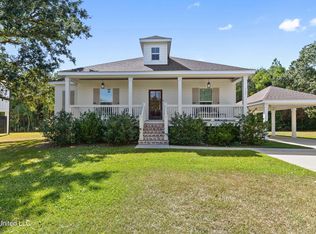 121 Mollere Dr, Waveland, MS 39576