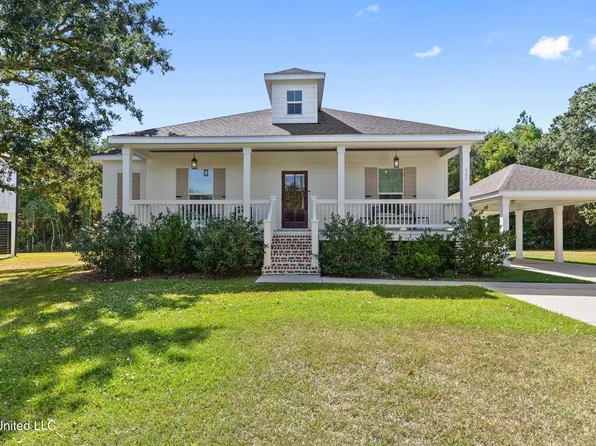 121 Mollere Dr, Waveland, MS 39576