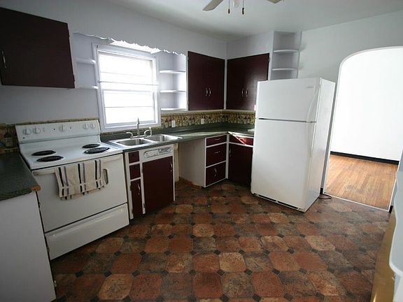 4th image of 2402 Washington Ave