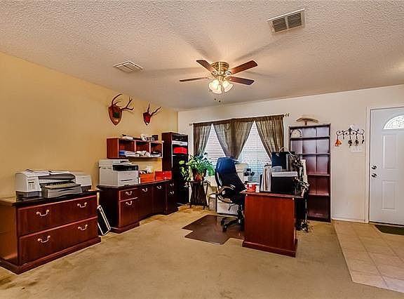 2nd image of 2421 Chestnut Dr