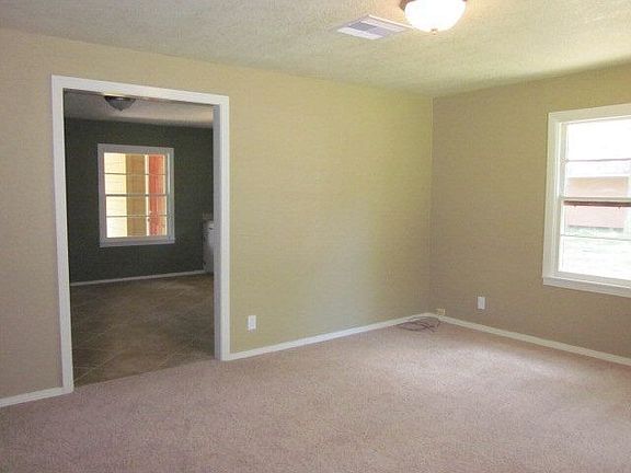 3rd image of 414 Bell St