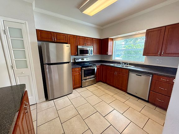 5th image of 11710 Wesson Cir W