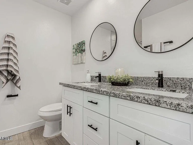 5238 S 13th Pl — Photo 10
