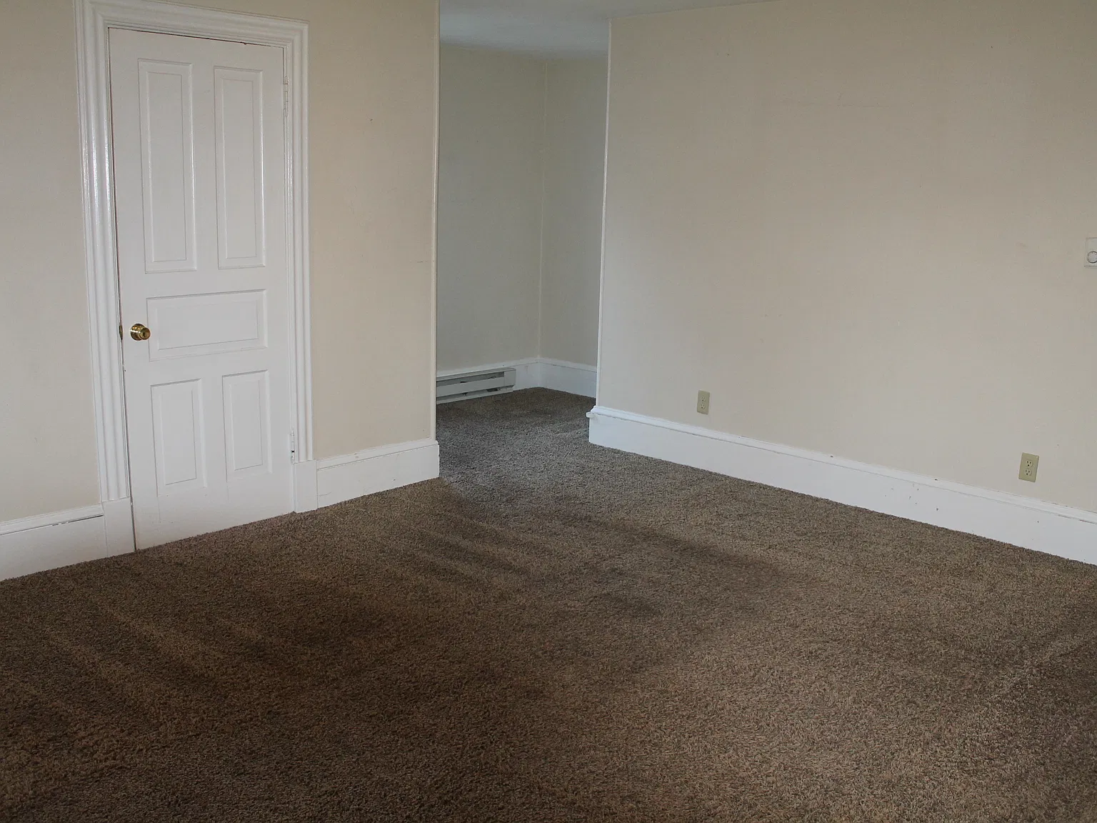 2 bed, 1000 sqft, $1,350 — Photo 3