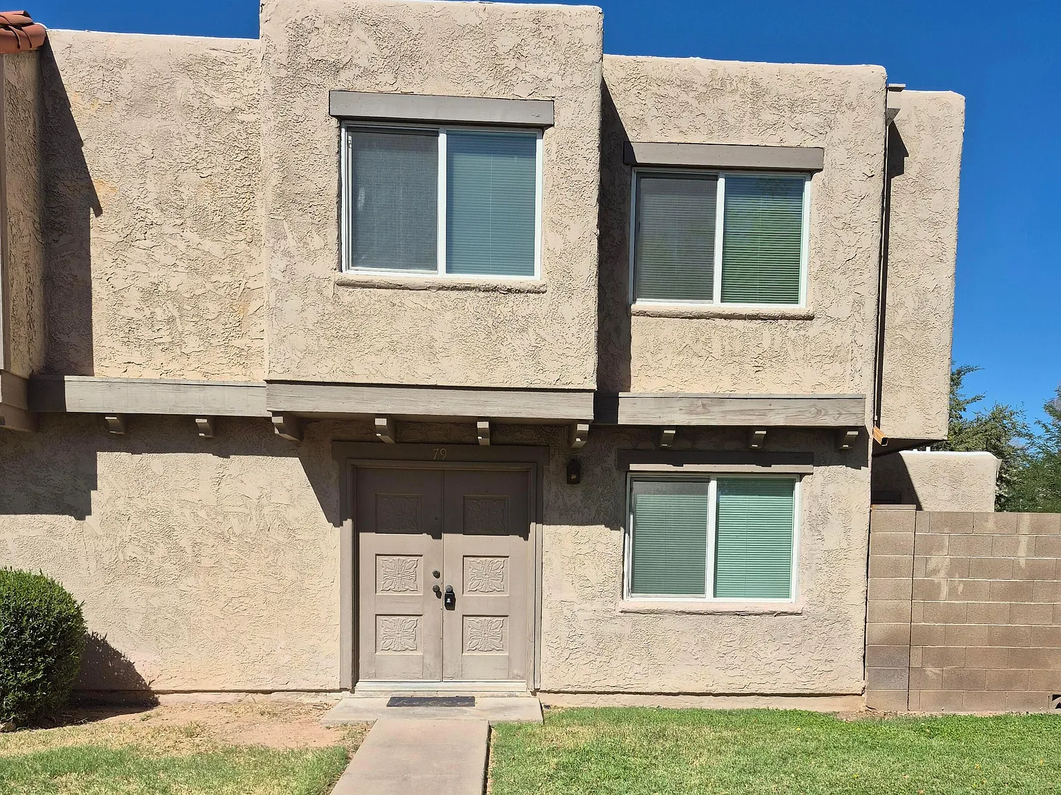 3 bed, 1.0 bath, 988 sqft, $1,700 — Photo 1