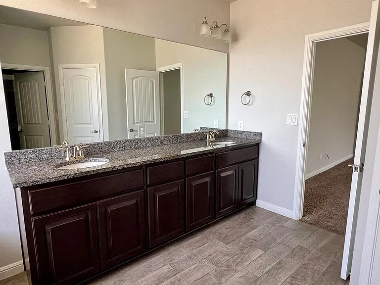 605 Dupont Ct — Photo 10