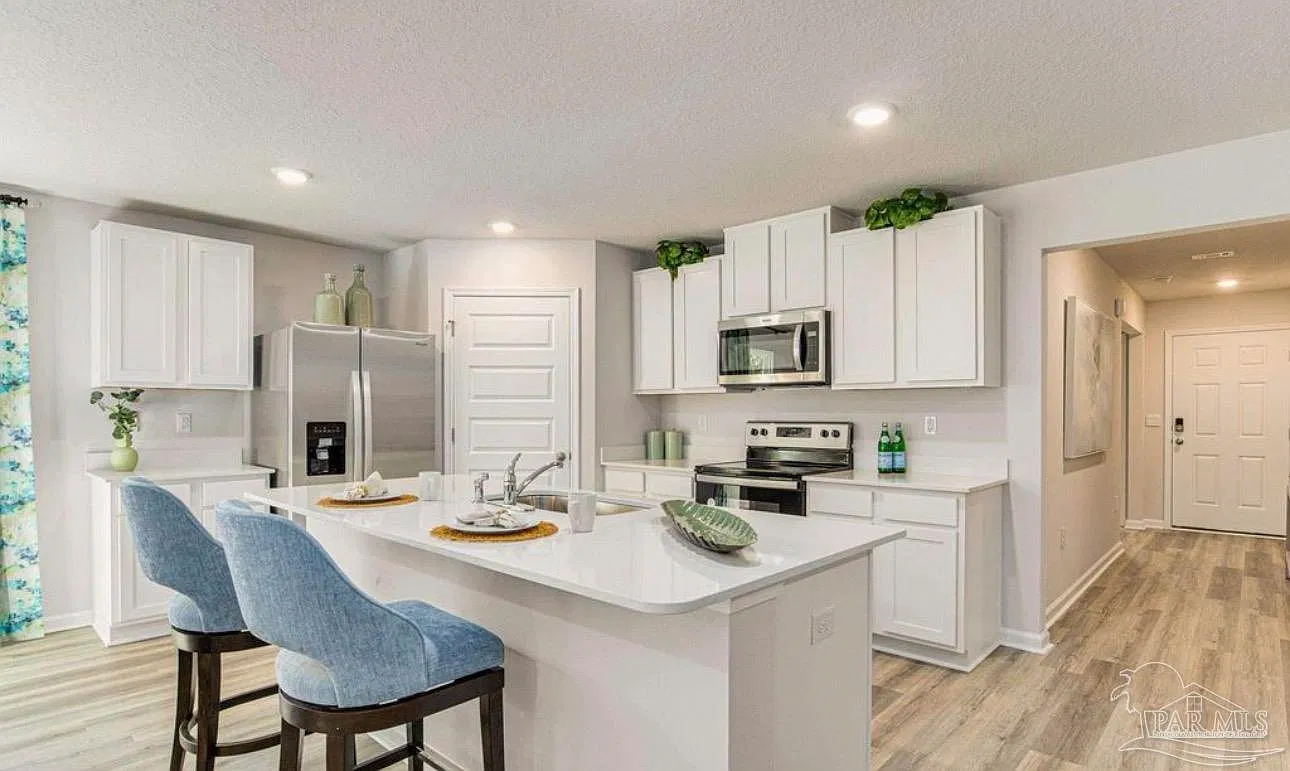 5 bed, 2018 sqft, $2,600 — Photo 2