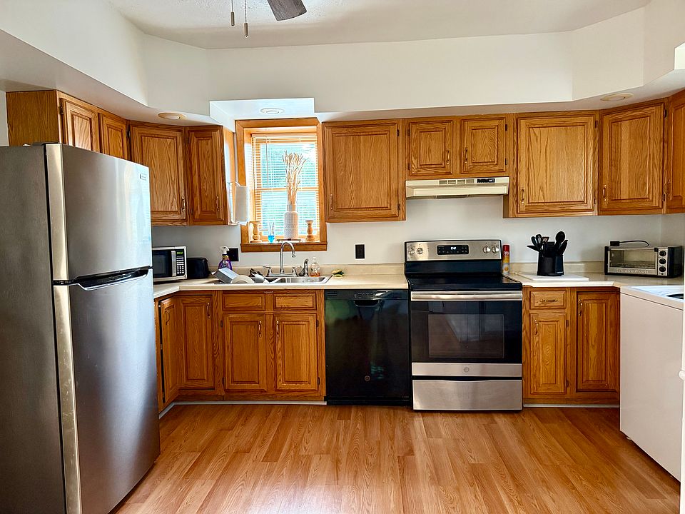 1st image of 586 E Main St APT 1