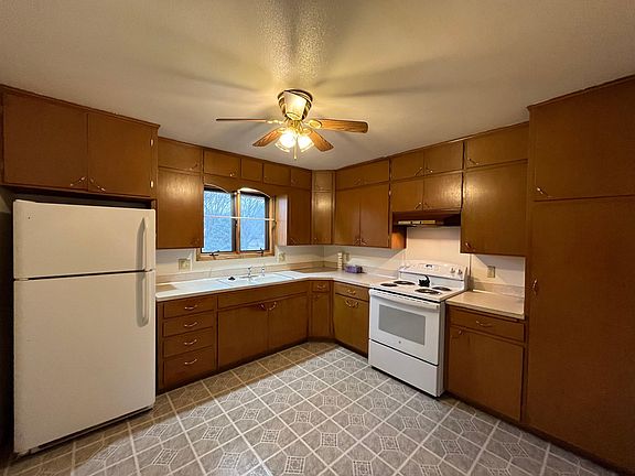 2nd image of 3312 Opal Dr
