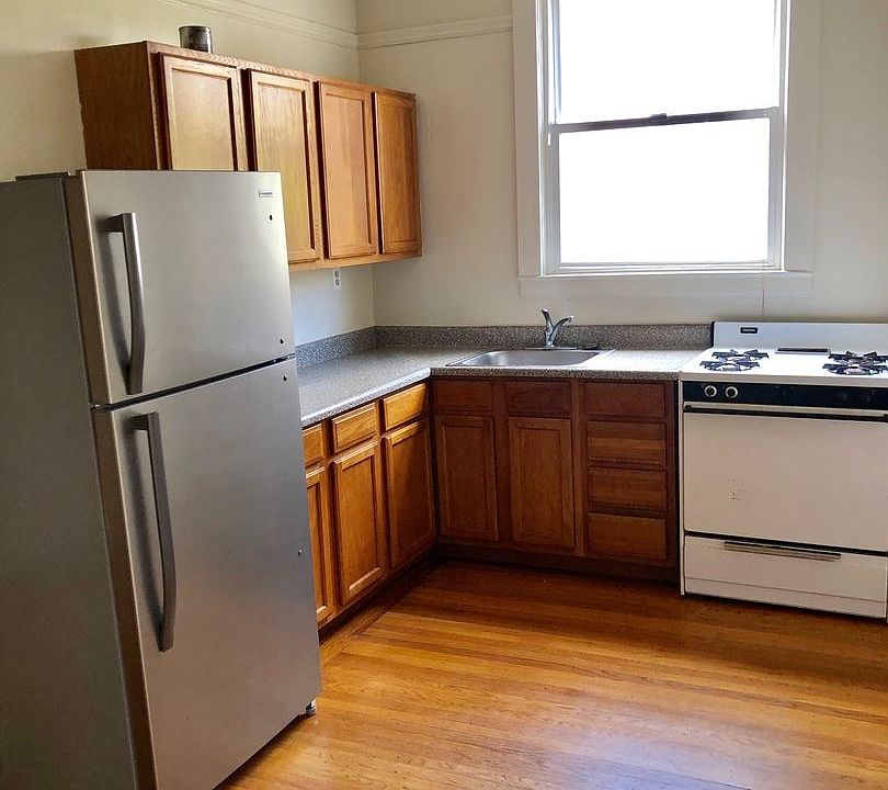 1st image of 222 Webster St APT 3