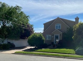 2420 Riverside Dr, Wantagh, NY 11793
