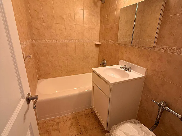 405 Westminster Rd #LF4 — Photo 3