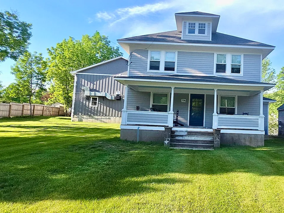 29 E Main St