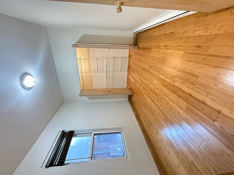 2016 W Charleston Ave #1R — Photo 9