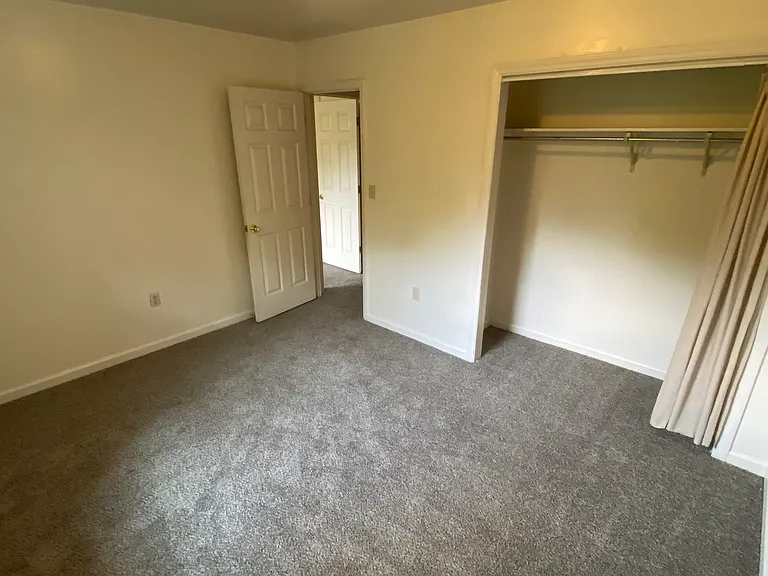 703 Montgomery St — Photo 14