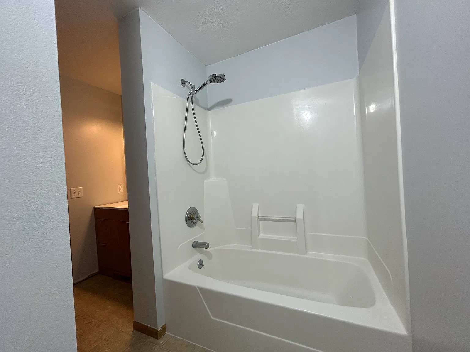 2 bed, 900 sqft, $1,900 — Photo 4