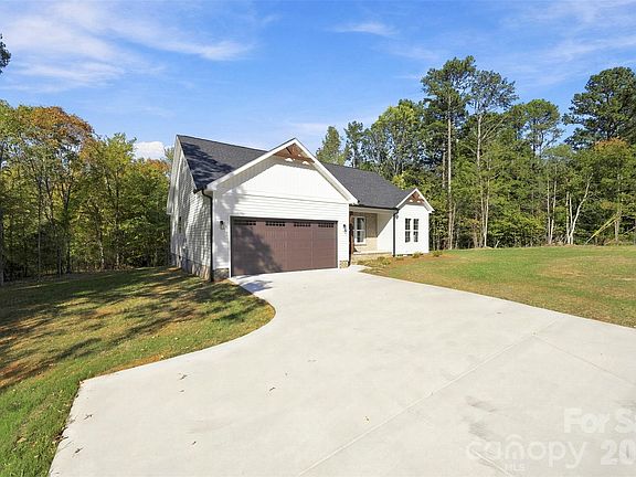4th image of 2975 Old Airport Rd