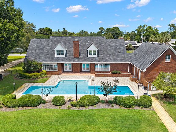 3rd image of 2806 Canal Dr