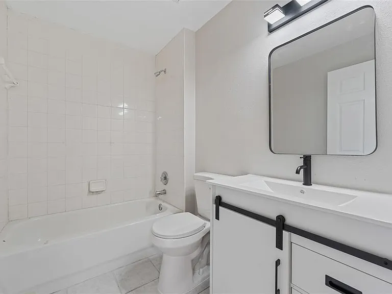 1440 Michigan Ave — Photo 13