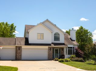 946 203rd Pl, Pella, IA 50219