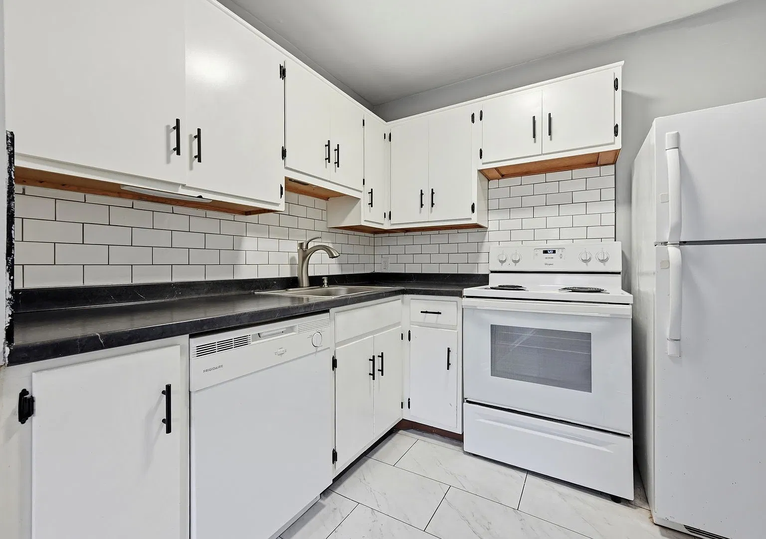 504 Broadway Ave — Photo 4