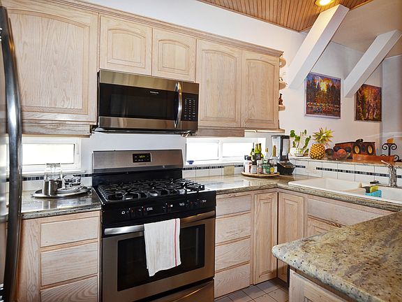 Kitchen loaded.