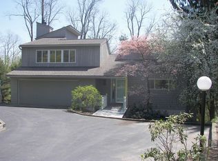 23 Great Oak Ln, Pittsford, NY 14534