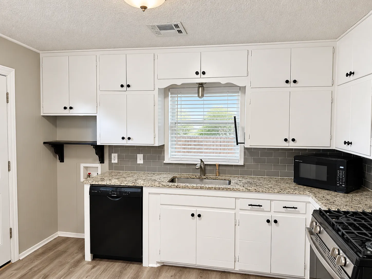 3 bed, 1250 sqft, $1,500 — Photo 4