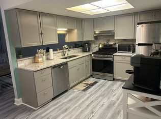 8218 Daniel Dr, Justice, IL 60458