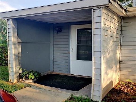 3rd image of 7211 Lone Oak St