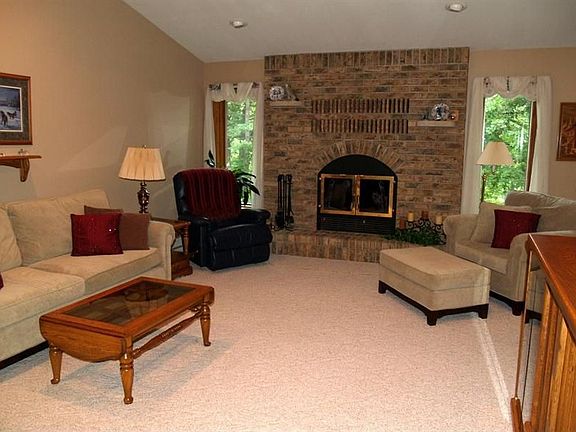 3rd image of 111 S Tracie Ln