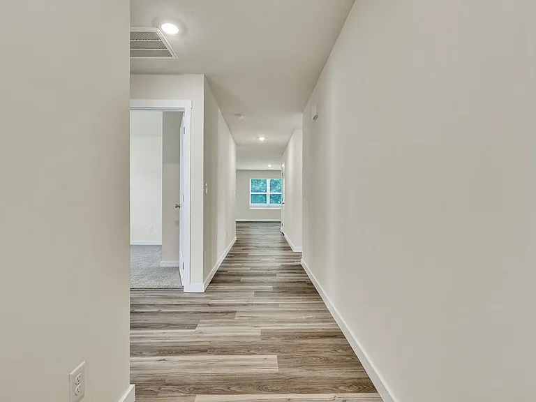 627 Fox Den Cir — Photo 2