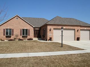 1354 Verandah Dr, Valparaiso, IN 46385