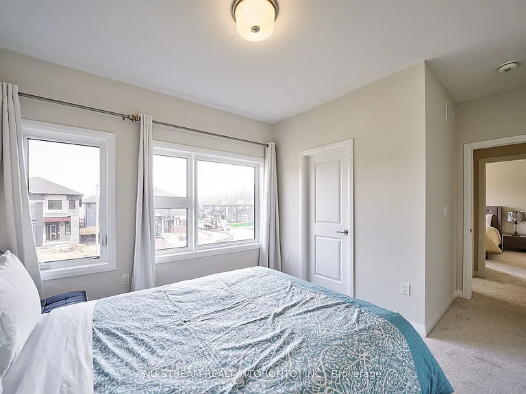 3185 Searidge St — Photo 22