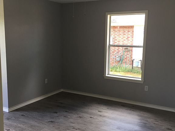 5th image of 154 Sandalwood St