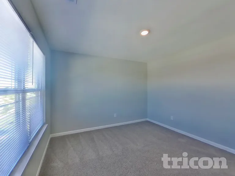 1658 Fairmount Dr — Photo 9