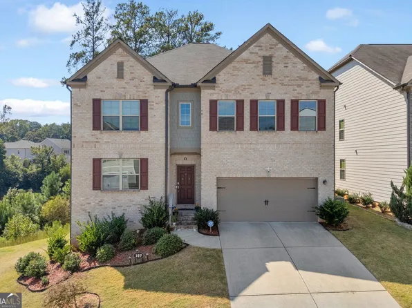 327 Round Pond Dr, Lilburn, GA 30047