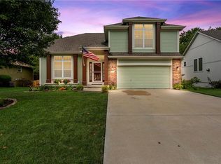 313 SW Ascot Dr, Lees Summit, MO 64082
