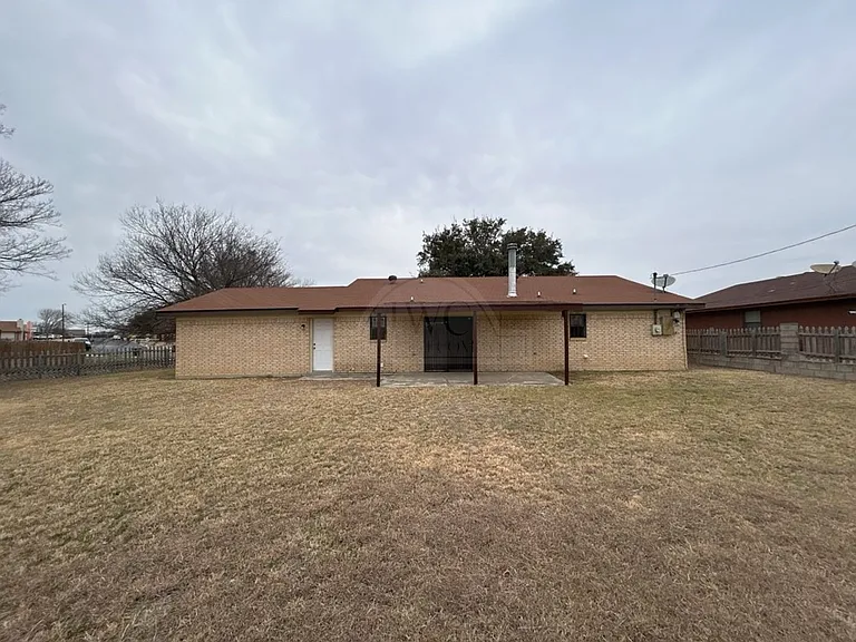 3422 Chisholm Trl — Photo 25
