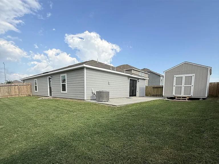 8419 Hannah Rd — Photo 2