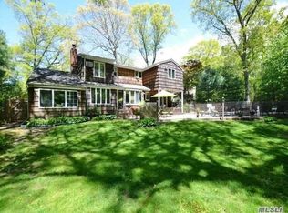 6 Peter Ct, Huntington Station, NY 11746