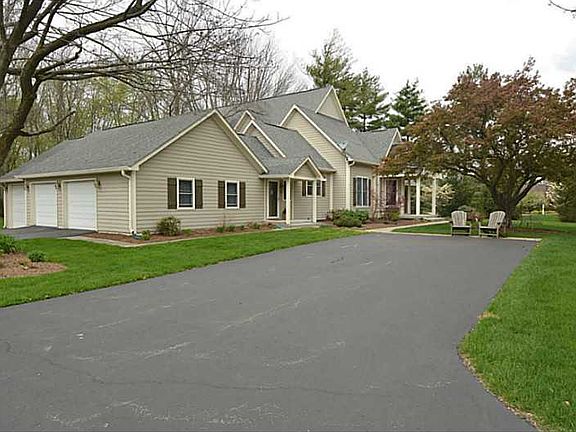 3rd image of 200 Bentley Dr