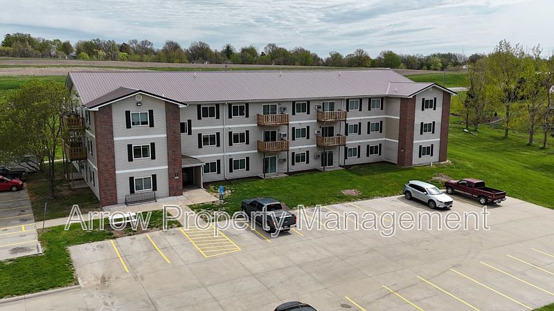 1st image of 940 S 27th St #5