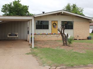 810 W Eden St, Munday, TX 76371