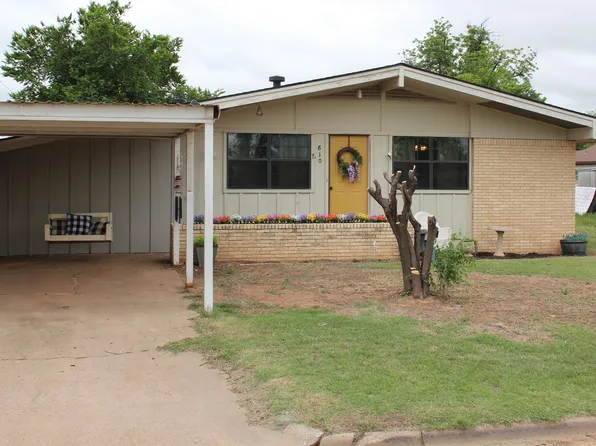 810 W Eden St, Munday, TX 76371
