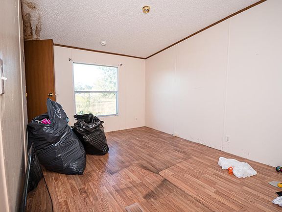 30th image of 200 Laura Ln