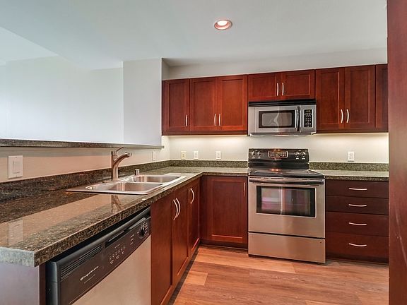 5th image of 427 9th Ave Unit 904