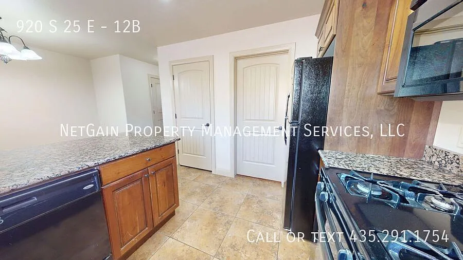 3 bedroom Trailside Unit — Photo 4