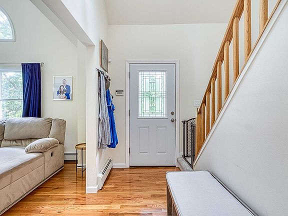 3rd image of 22 Oakwood Ave